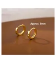 Close-up of golden geometric rhombic pattern earrings in 925 silver, 6mm small hoop style - 6mm / Gold