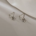 Orecchini geometrici in argento con finitura opaca e lucida dal design minimalista - Oro Bianco
