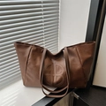 Grande borsa tote marrone scuro in morbida pelle testurizzata con logo B al sole - Marrone