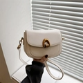 Bolso de hombro retro minimalista blanco crema con hebilla de herradura dorada y correa - Blanco