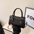Elegante schwarze Mini-Tasche mit Schleifen-Akzent, Tragegriff und Umhängeriemen - Schwarz