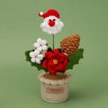 Handgemaakte kerstman gehaakte plant in pot met bloemen en dennenappels ornament - Rode Hoed Kerstman / Potplant