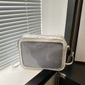 Minimalistische weiße PU-Leder Ita-Tasche mit grauem Netzfenster für Pins - Weißes Taschenmodell