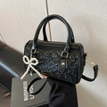 Sac Boston chic en relief peau de serpent noir avec nœud perlé et bandoulière - Sac Unique / Noir