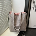 Secchiello alla moda in tela grigio e rosa con coulisse e tracolla elegante - Grigio