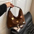 Dunkelbraune Nylon-Tasche mit bunten Herz-Patches und abnehmbarem Gurt - Braun
