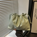 Sac seau en similicuir vert menthe avec cordon de serrage et détail nœud - Vert