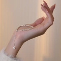 Bracciale in argento sterling S925 con perle sfaccettate e un ciondolo portafortuna Fu - Stile Argento Spezzato Argento (Chiusura a Moschettone)