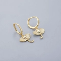Detalle de pendientes de elefante en plata S925 dorada con circonitas y texturas finas - Dorado
