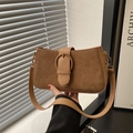 Braune Wildleder-Unterachseltasche mit großer goldener Ringschnalle und Schulterriemen - Khaki