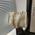 Beige Tragetasche mit goldenem Schmetterlingsdruck, Quasten-Detail und Umhängeriemen - Weiß