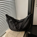 Schwarze gesteppte Nylon-Halbmondtasche mit verstellbarem Riemen und Reißverschluss - Schwarz