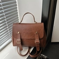 Vintage brauner Rucksack aus Kunstleder mit geprägtem Logo und Metallschnallen - Braun
