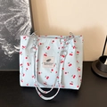 Borsa tote in tela azzurra con motivo a ciliegie rosse e manici a catena argentata - Blu