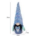 Blauer Pailletten-Wichtel Hochzeitsfigur mit Maßen 35x15x9cm auf weißem Hintergrund - Herrenstil