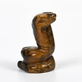 Figurine serpent en oeil de tigre avec rayures dorées et détails gravés pour décoration - Œil de tigre / 40mm