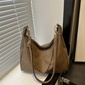 Vintage braune Hobo-Bag mit Lychee-Struktur und goldener Kette für den Alltag - Sandfarben