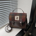 Zaino vintage in lana a quadri marrone con dettaglio toppa a forma di orsetto - Marrone