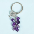 Handgefertigter Lebensbaum Schlüsselanhänger mit Amethyststeinen und Metallring - Amethyst