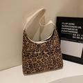Modische Hobo-Tasche mit Leopardenmuster und cremefarbenen Riemen für Damen - Khaki