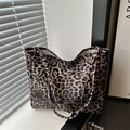 Klassische Canvas-Tragetasche mit Leopardenmuster für Damen, ideal für den Alltag - Braun