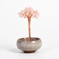 Arbre de vie en cristal rose avec fil de cuivre sur socle en céramique grise craquelée - Style Bonsaï Quartz Rose
