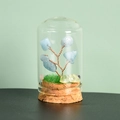 Mini albero di cristallo blu in campana di vetro con spessa base in sughero naturale - Aquamarine