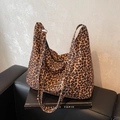 Große Hobo-Tasche mit Leopardenmuster, Canvas-Stoff und verstellbarem Schultergurt - Braun