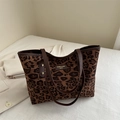 Leopard-Canvas-Tote-Tasche mit braunen Kunstledergriffen und goldenen Nietendetails - Braun