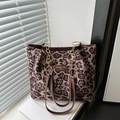 Modische Leopard-Print Shopper Tasche mit braunen Trägern und goldener Kettendeko - Rosa