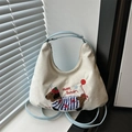 Borsa tote in velluto a coste con ricamo bassotto in un ambiente accogliente - Blu