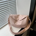 Borsa a sella rosa con ricamo a farfalla e tracolla regolabile in pelle PU - Rosa