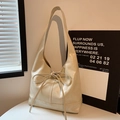 Borsa a spalla color crema minimalista con fiocco e finitura in pelle sintetica - Bianco