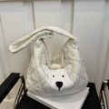 Bolso acolchado blanco con detalle de animal de peluche y correa de hombro acolchada - Blanco