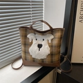 Borsa tote scozzese marrone con toppa cane di peluche e manico in pelle - Cucciolo Bianco
