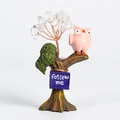 Figurine de chouette rose avec arbre de vie en cristaux blancs sur socle en résine - Hibou Rose - Cristal de Roche