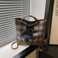Borsa tote patchwork a quadri con ricamo a gatto e finiture in pelle marrone - Gatto