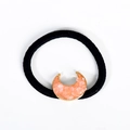 Élastique à cheveux noir avec pendentif lune doré et éclats de quartz rose - Quartz rose