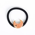 Élastique cheveux quartz rose avec pendentif lune dorée et cordon noir pour femme - Pierre de soleil