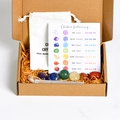 Chakra-Heilkristall-Set mit 7 polierten Steinen und Selenit in einer Geschenkbox verpackt - Chinesische Version