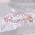 Bracciale di cristallo rosa naturale 8mm con ciondolo di perla e tocchi dorati - Stile a Giro Singolo con Quarzo Rosa e Perla