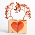 Paire d'arbres de cristal en cœur avec feuilles d'agate rouge et base Love en céramique - Style Couple Cœur / Agate rouge