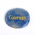 Donkerblauwe ovale duimsteen met gouden Courage-gravure voor genezing en ontspanning - Blauwe Aventurijn: Moed