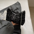 Borsa a tracolla con paillettes nere e catena argentata per un look da festa scintillante - Nero