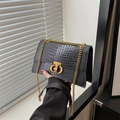 Retro black crocodile embossed shoulder bag with golden T-lock and metal chain - T-Shaped Metal Lock Style / Black
