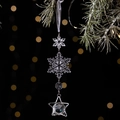 Schneeflocken-Anhänger aus Acryl mit Metallstern und Kristallkugel am Tannenzweig - Typ A Silber
