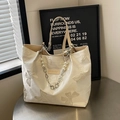 Borsa tote in tela crema con ricamo a farfalla e catena decorativa di perle elegante - Bianco Sporco