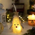 Dettaglio di un ciondolo a forma di albero di Natale in peluche con calde luci LED - Bambola dell'Albero di Natale Luminosa Rosa