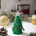 Niedlicher Plüsch Weihnachtsbaum Anhänger mit Silberstern und rot gestreiften Armen - Grün
