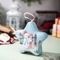 Sternförmige Weihnachts-Blechdose mit hellblauen Illustrationen und Aufhängeschlaufe - Weihnachten Stern Weißblech Box Stil A